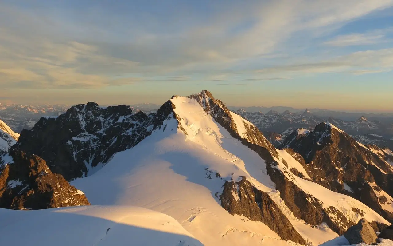 Piz Bernina: il gigante solitario delle Alpi Orientali Piz Bernina: il gigante solitario delle Alpi Orientali